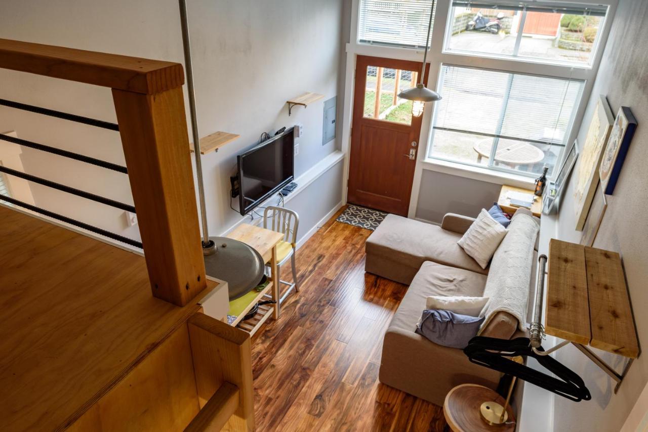 Tiny House By Kabino Mini Modern Tiny Home Heart Of Green Lake Pet Friendly Wifi Loft Up Ladder Plus Sleeper Sofa Seattle Eksteriør bilde